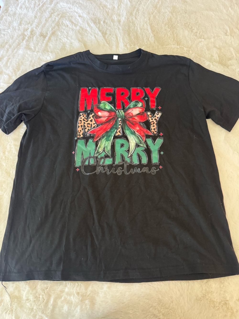 Source Unknown Black Short Sleeve Tee with Red & Green Bow Graphic